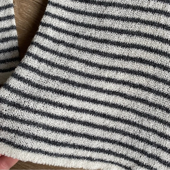 Sadie & Sage cardigan striped cropped big button v neck knit cardigan - Picture 4 of 8